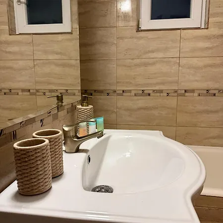 Apartamentrovine Apartment *